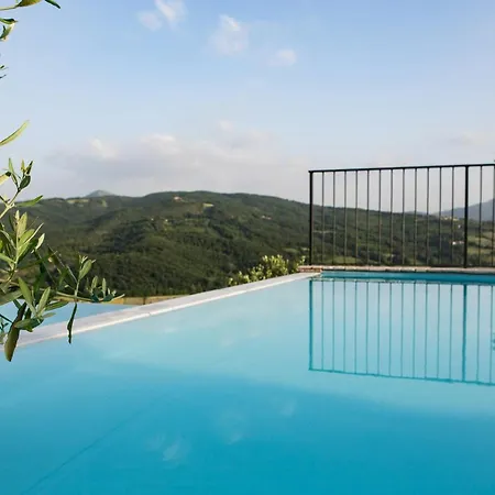 With Panoramic Pool Amongst Olive Groves * Lisciano Niccone